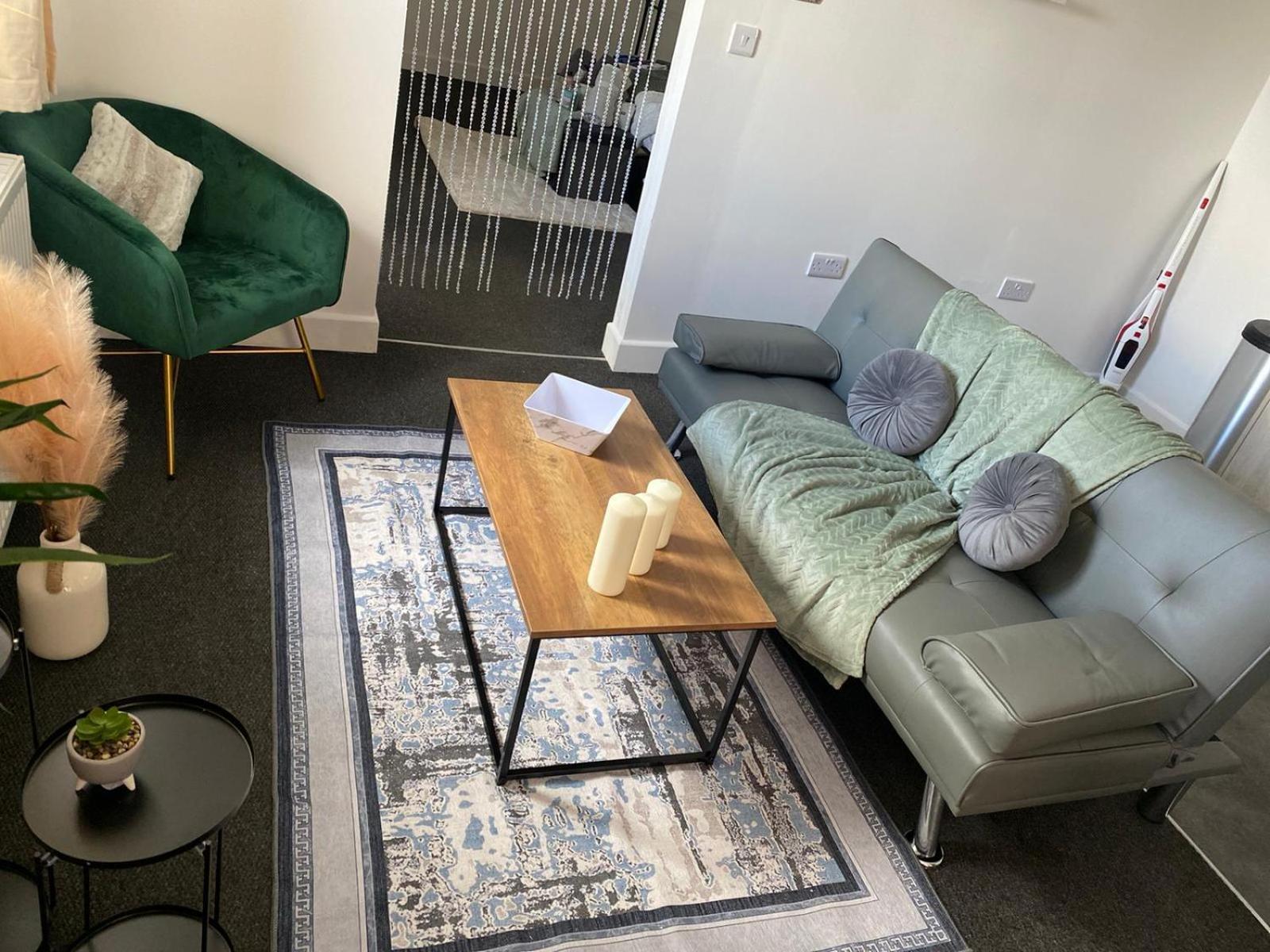 One And Two Bed Apartments Slough Near Heathrow Colnbrook Dış mekan fotoğraf
