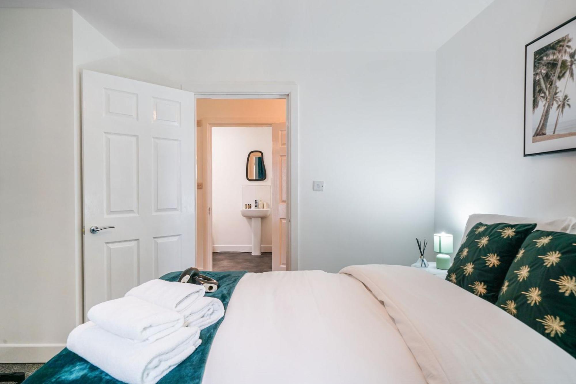 One And Two Bed Apartments Slough Near Heathrow Colnbrook Dış mekan fotoğraf