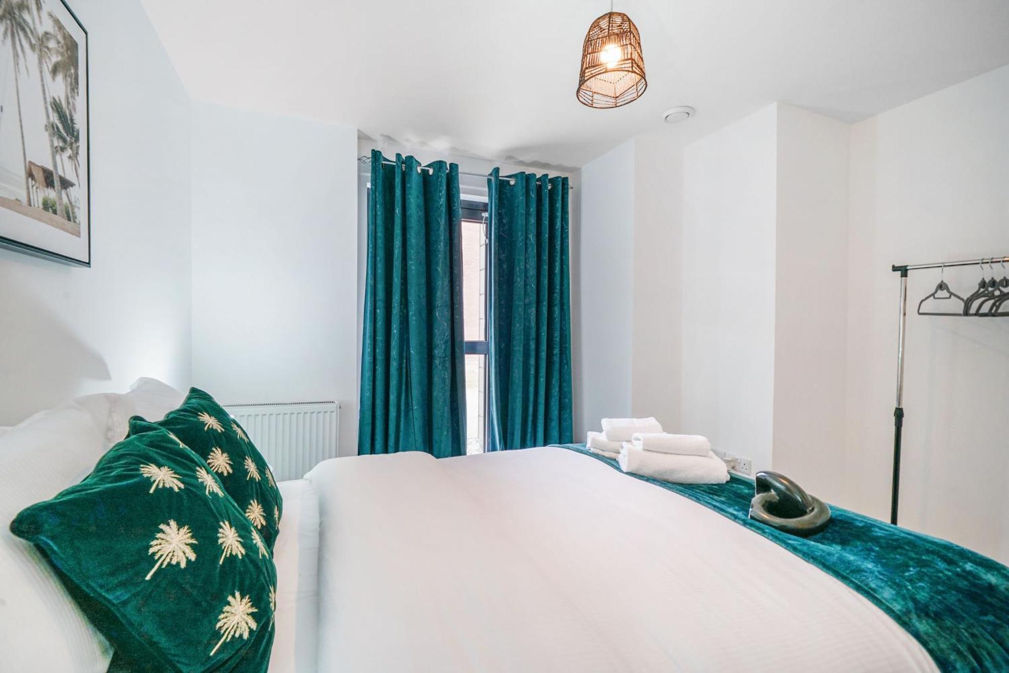 One And Two Bed Apartments Slough Near Heathrow Colnbrook Dış mekan fotoğraf